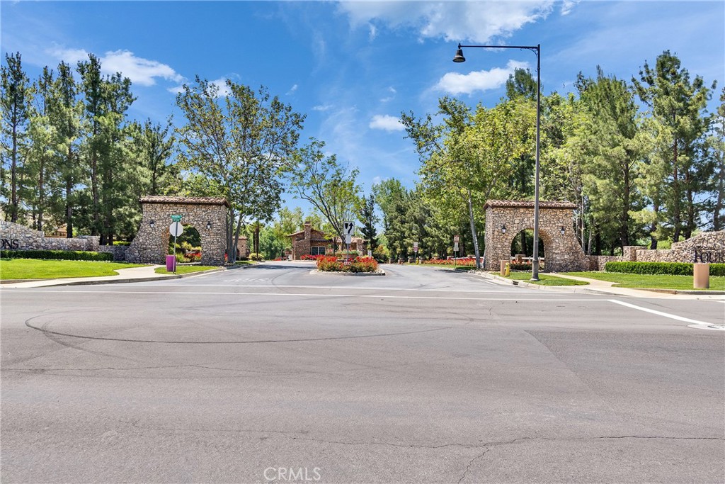 https://media.crmls.org/medias/99d9b5be-8422-4a70-83cb-f0df0f85042b.jpg?preset=X-Large