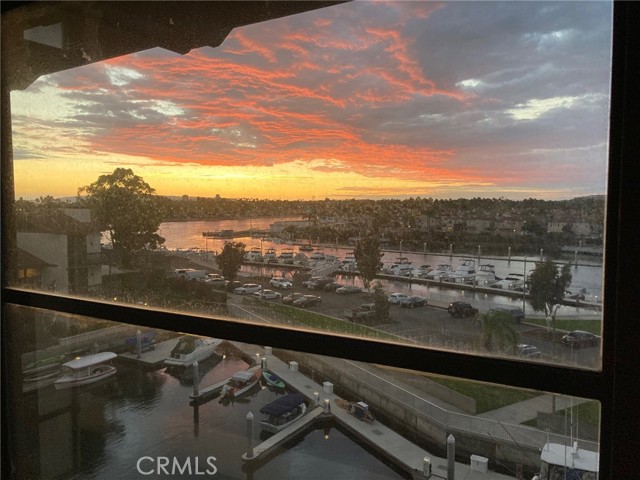 5327 Marina Pacifica N Drive, Long Beach CA: https://media.crmls.org/medias/99da6e8a-8f12-4f95-8158-279e99ab6352.jpg