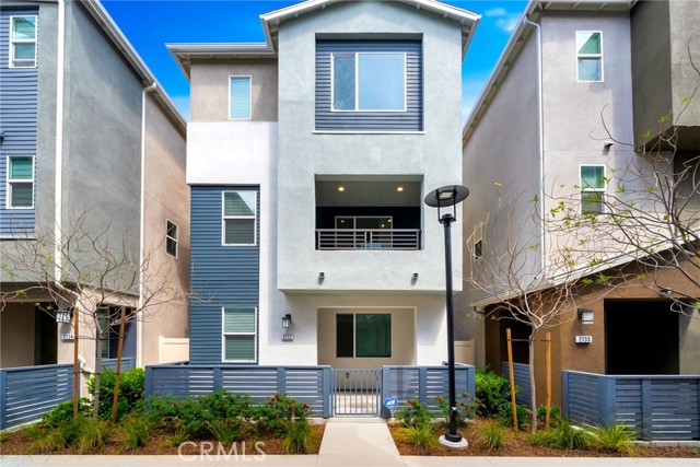Detail Gallery Image 2 of 43 For 2132 Lacy Crossing Dr, Santa Ana,  CA 92701 - 4 Beds | 3/1 Baths