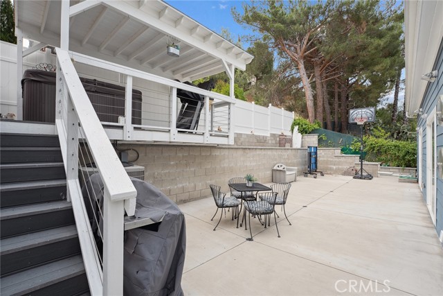 5254 Don Pio Drive, Woodland Hills CA: https://media.crmls.org/medias/99db9a41-f2c5-4114-a1fb-520dfd06330f.jpg