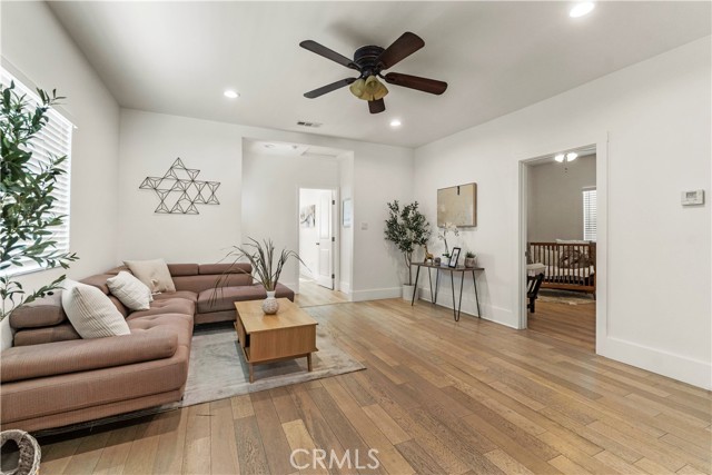 Detail Gallery Image 6 of 13 For 10691 Mckeen St, Garden Grove,  CA 92843 - 3 Beds | 1/1 Baths