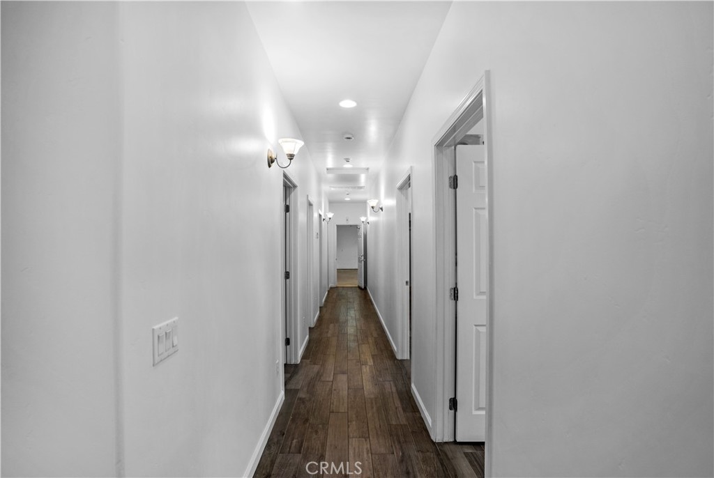 https://media.crmls.org/medias/99dd5e89-b704-46b5-a1ef-12fa36563a09.jpg?preset=X-Large