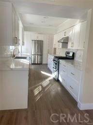 Detail Gallery Image 2 of 18 For 4675 Willis, Sherman Oaks,  CA 91403 - 2 Beds | 2 Baths