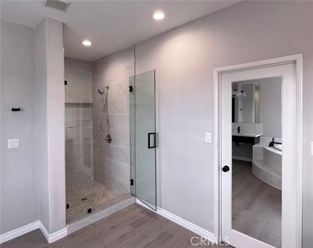 Detail Gallery Image 10 of 27 For 19738 Castille Ln, Santa Clarita,  CA 91350 - 4 Beds | 4 Baths