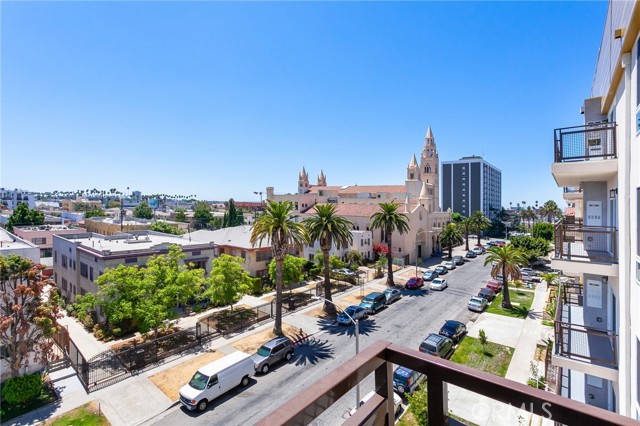 Detail Gallery Image 13 of 20 For 2939 Leeward Ave #212,  Los Angeles,  CA 90005 - 3 Beds | 3 Baths