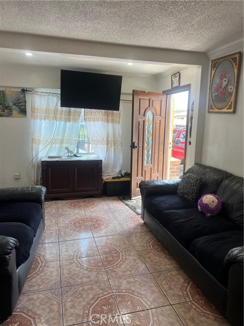 231 E 88th Place, Los Angeles CA: https://media.crmls.org/medias/99dede3a-fcf4-4775-ba9e-8383577db42f.jpg