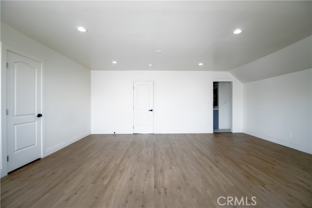2101 Arlington Avenue, Los Angeles CA: https://media.crmls.org/medias/99df11a5-9c11-4394-8238-9805ca8e2f0e.jpg