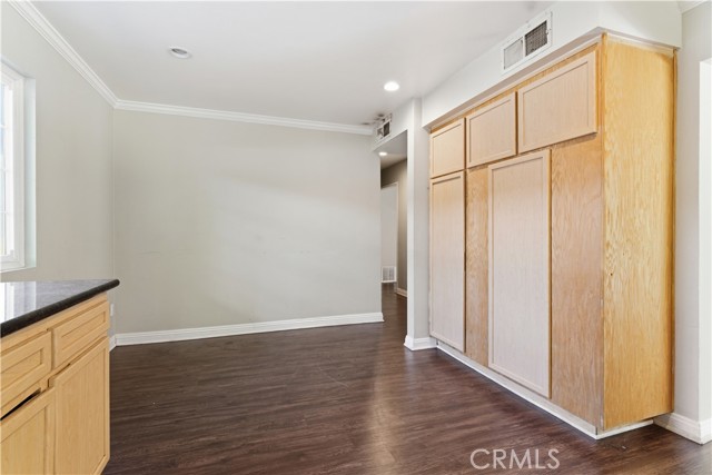 Detail Gallery Image 13 of 37 For 8757 Lurline Ave, Winnetka,  CA 91306 - 4 Beds | 2 Baths