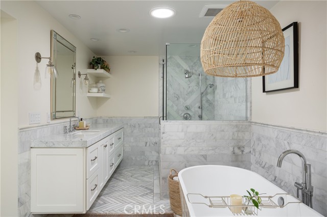 Detail Gallery Image 23 of 31 For 1700 Highland Dr, Newport Beach,  CA 92660 - 5 Beds | 6/1 Baths