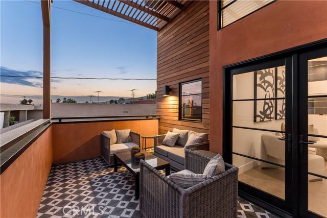 1035 1/2 N Vista Street, West Hollywood CA: https://media.crmls.org/medias/99e06470-4862-4b23-8156-592f208adaed.jpg