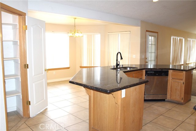 Detail Gallery Image 10 of 40 For 16263 Chiwi Rd, Apple Valley,  CA 92307 - 4 Beds | 3 Baths
