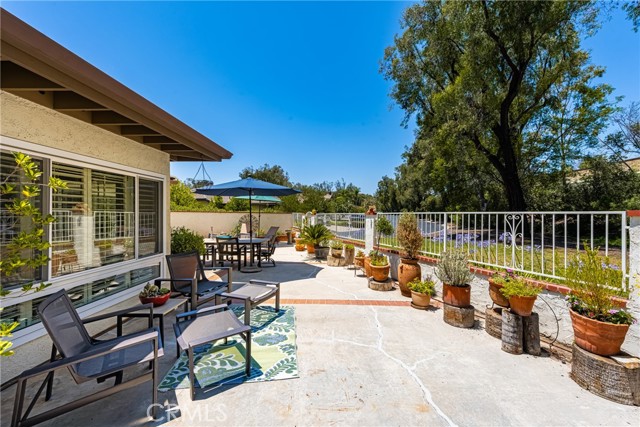 8009 E Eucalyptus Trail, Orange CA: https://media.crmls.org/medias/99e18d18-715f-48c4-8211-e692be15f241.jpg