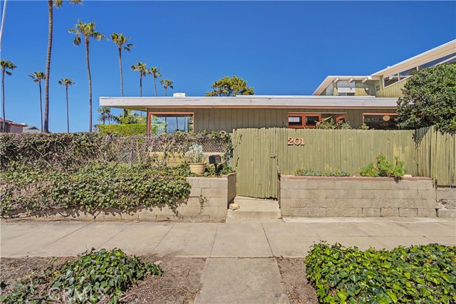 Detail Gallery Image 39 of 45 For 201 Avenue G, Redondo Beach,  CA 90277 - 4 Beds | 3 Baths