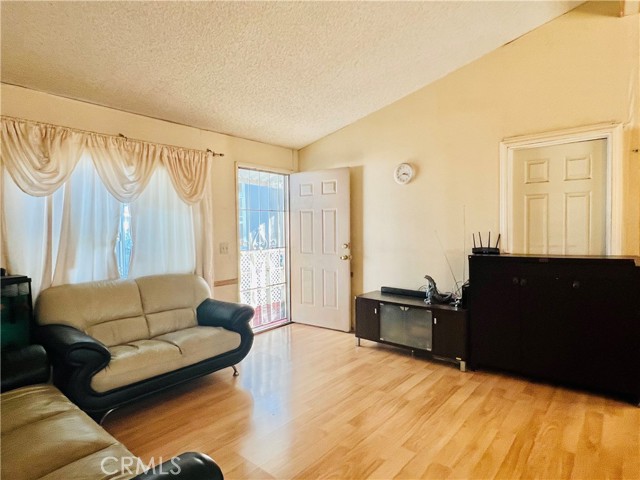 Detail Gallery Image 6 of 52 For 1560 S Otterbein Ave #6,  Rowland Heights,  CA 91748 - 3 Beds | 2 Baths