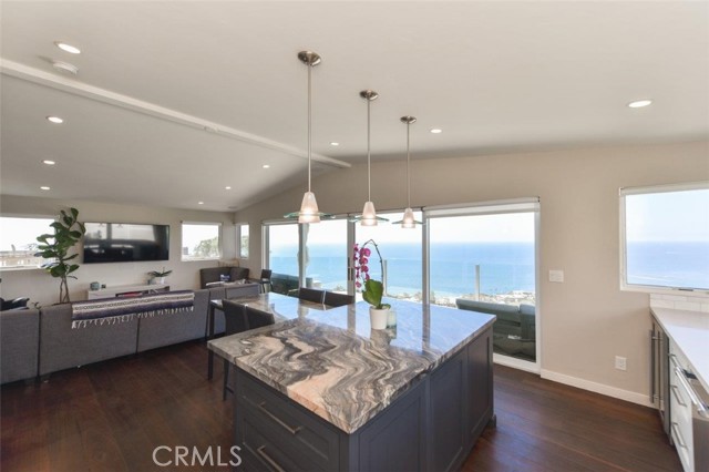 Detail Gallery Image 13 of 38 For 2192 Crestview Dr, Laguna Beach,  CA 92651 - 3 Beds | 3/1 Baths