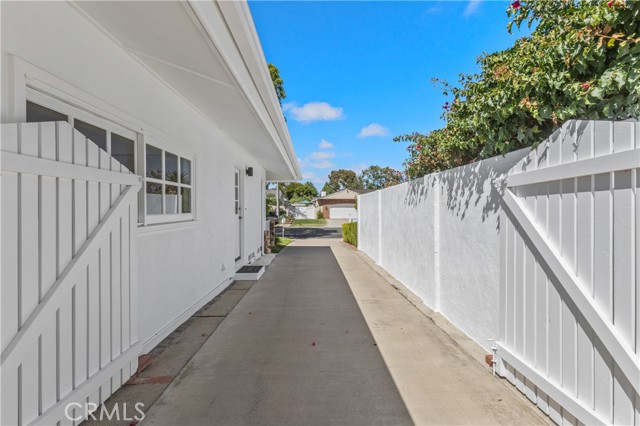 2045 Commodore Road, Newport Beach CA: https://media.crmls.org/medias/99e3c40a-0337-4d87-b5ec-a4b001a49700.jpg