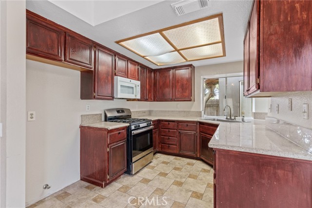 Detail Gallery Image 10 of 21 For 26038 Pinzon Ct, Moreno Valley,  CA 92555 - 3 Beds | 2/1 Baths
