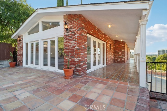 Detail Gallery Image 20 of 37 For 14560 Valley Vista Bld, Sherman Oaks,  CA 91403 - 4 Beds | 4 Baths