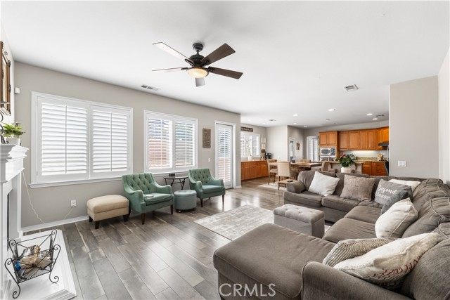 42639 Biscay, Lancaster CA: https://media.crmls.org/medias/99e6553e-c548-4203-a010-18ca19d09346.jpg