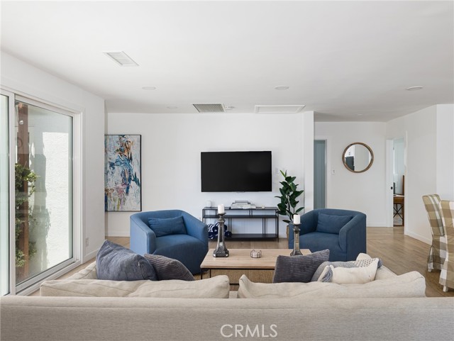 Detail Gallery Image 3 of 34 For 11333 Braddock Dr, Culver City,  CA 90230 - 6 Beds | 3 Baths