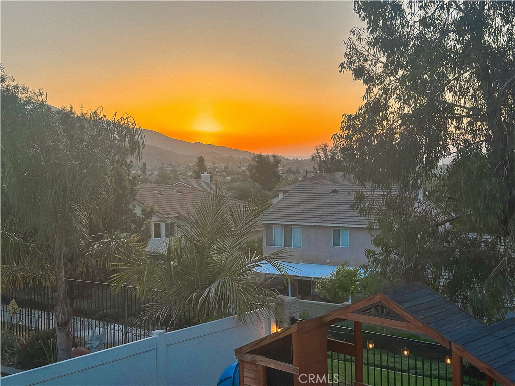 https://media.crmls.org/medias/99e73df2-cdeb-4228-9f21-d057e0b545e6.jpg?preset=X-Large