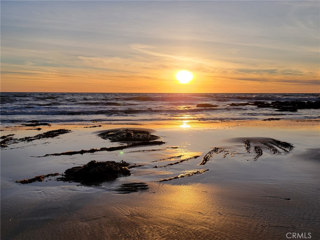 https://media.crmls.org/medias/99e7b979-2e60-476f-ac21-493b9d23ef41.jpg?preset=X-Large