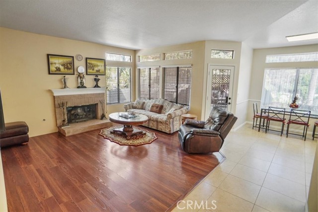 Detail Gallery Image 11 of 34 For 29304 Begonias Ln, Canyon Country,  CA 91387 - 4 Beds | 3 Baths