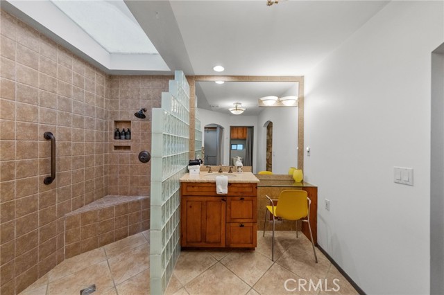 Image 45 of 66 For 2306 Acacia Rd E