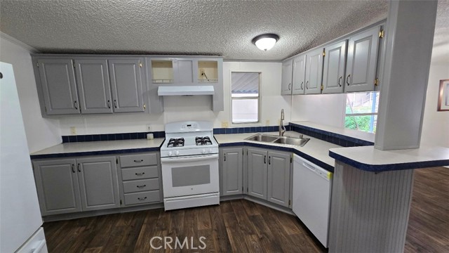 Detail Gallery Image 4 of 30 For 1512 E 5th St Spc 117, Ontario,  CA 91764 - 3 Beds | 2 Baths