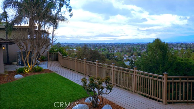 854 Guanajuato Drive, Claremont CA: https://media.crmls.org/medias/99e907e0-d0fe-4d6d-85a1-05d077d40a13.jpg