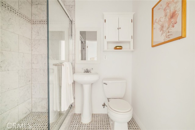 Detail Gallery Image 20 of 26 For 1918 11th St #D,  Santa Monica,  CA 90404 - 2 Beds | 2 Baths