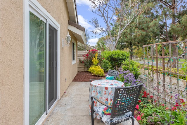10 Windsong, Irvine CA: https://media.crmls.org/medias/99eaca94-9a96-4cc6-aab6-a19fd33f8a17.jpg