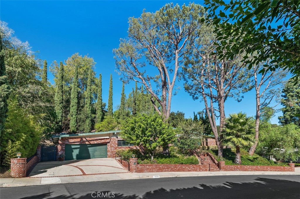 3635 Royal Woods — architectural residence
