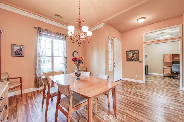2737 Sussex Avenue, Clovis CA: https://media.crmls.org/medias/99ebe04d-88df-4499-8e49-bf05c0e990b9.jpg
