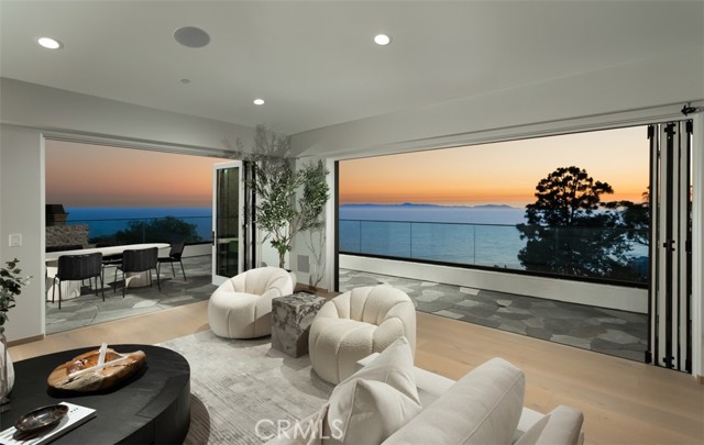 31 N Vista De Catalina, Laguna Beach CA: https://media.crmls.org/medias/99ec06b5-ffd5-4888-b9de-4b2094b60357.jpg