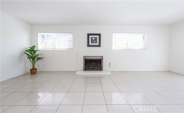 Detail Gallery Image 4 of 13 For 16052 Waikiki Ln, Huntington Beach,  CA 92649 - – Beds | – Baths