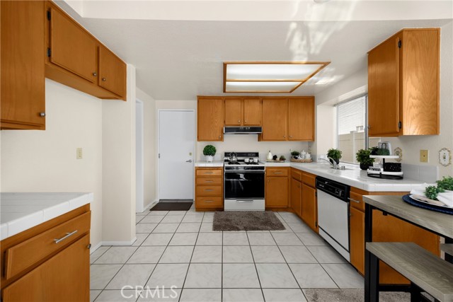 Detail Gallery Image 15 of 48 For 2705 Annapolis Cir, San Bernardino,  CA 92408 - 3 Beds | 2/1 Baths