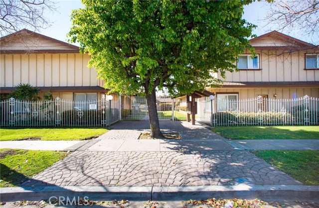 8300 Lexington Rd #11, Downey, CA 90241