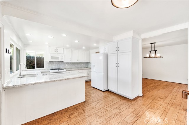 Detail Gallery Image 13 of 67 For 16293 Wayfarer Ln, Huntington Beach,  CA 92649 - 5 Beds | 3/1 Baths