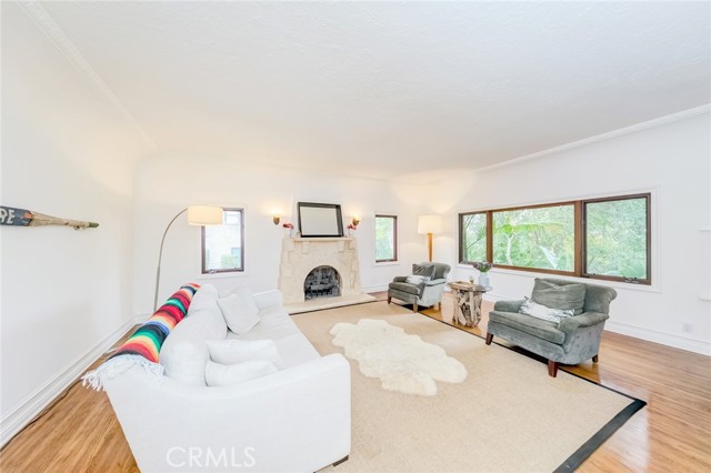 516 Orange Grove Avenue, South Pasadena CA: https://media.crmls.org/medias/99eeddd0-1948-4f95-a9aa-e99aca46461f.jpg