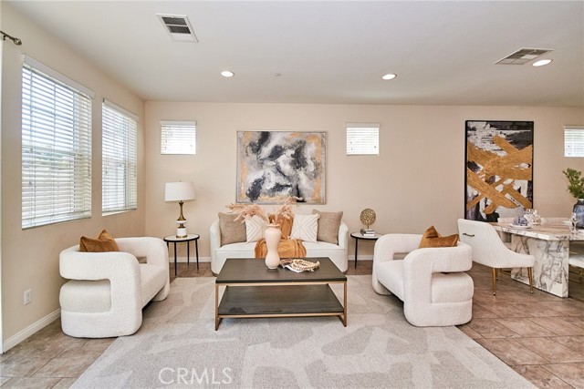 Detail Gallery Image 2 of 45 For 2910 E via Terrano, Ontario,  CA 91764 - 3 Beds | 2/1 Baths