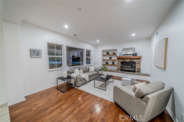 Image 15 of 49 For 581 La Salle Street