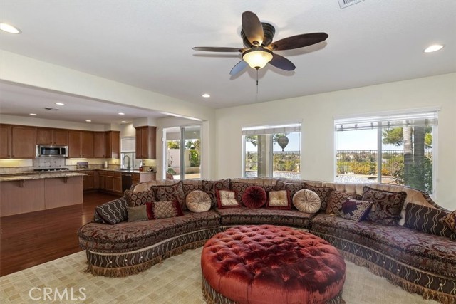 Detail Gallery Image 17 of 49 For 32856 Northshire Cir, Temecula,  CA 92592 - 4 Beds | 4 Baths