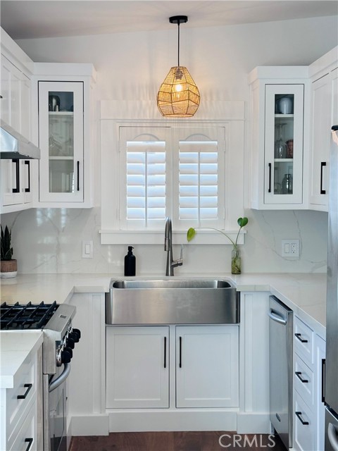 Detail Gallery Image 4 of 22 For 611 Avenue C, Redondo Beach,  CA 90277 - 3 Beds | 2 Baths