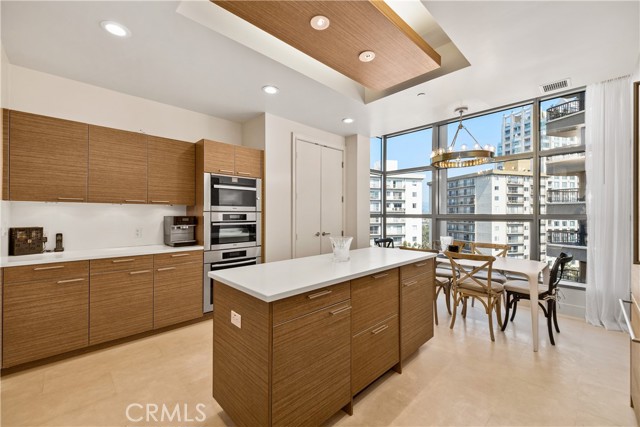 Detail Gallery Image 15 of 51 For 10776 Wilshire Bld #901,  Los Angeles,  CA 90024 - 2 Beds | 2/1 Baths