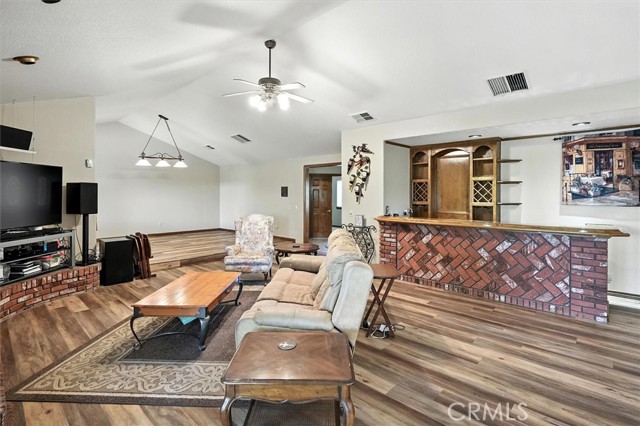 2056 W Avenue O, Palmdale CA: https://media.crmls.org/medias/99f14376-49d4-46c5-9d83-831e10937268.jpg