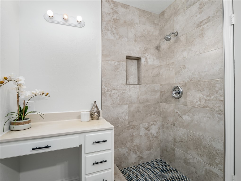 Detail Gallery Image 17 of 25 For 4818 E San Gabriel Ave, Fresno,  CA 93726 - 3 Beds | 2 Baths