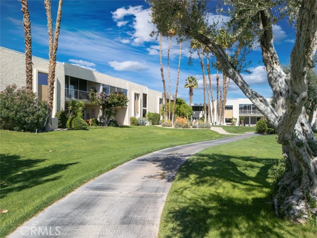 Detail Gallery Image 4 of 72 For 507 Desert Lakes Cir, Palm Springs,  CA 92264 - 2 Beds | 2 Baths