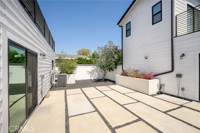 5826 Craner Avenue, North Hollywood CA: https://media.crmls.org/medias/99f3f97b-4642-4c01-9b54-a652b719df10.jpg