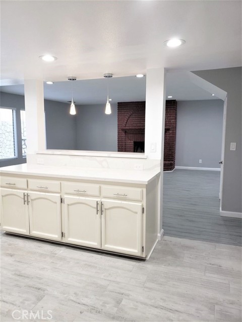 2506 e 6TH Street, Long Beach CA: https://media.crmls.org/medias/99f40747-d711-450e-8e64-57885aff6884.jpg